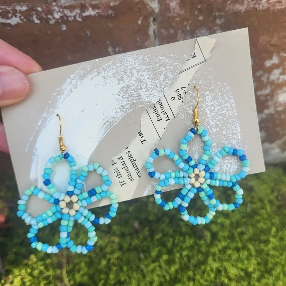 Handcrafted Large Blue Daisy Seed Bead Earrings 🌼 - Picture 1 of 4
